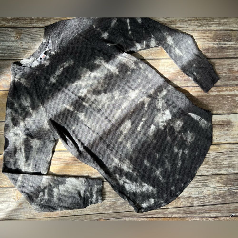 Lularoe Erin Raglan Top 